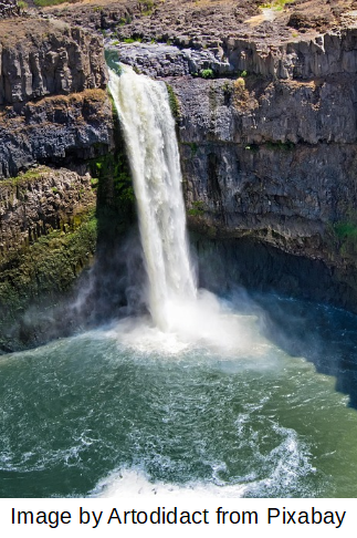 Im See kommt nur die begrenzte Wassermenge des Wasserfalls an