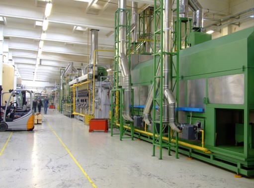 Klar strukturierte Werkshalle für effizienten Herstellprozess  https://pixabay.com/photos/company-factory-production-186980/ image by Marcin from Pixabay   12.09.2023  14:00h